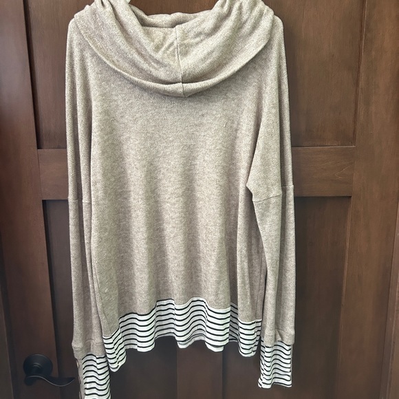 Lovely Melody woman’s top - Picture 2 of 9